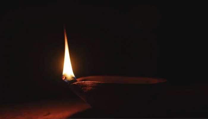Choti Diwali 2022: How many diyas to light on Choti Diwali? Significance of lighting diyas at different locations