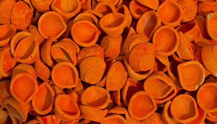 On Diwali, Kashmir sets example of brotherhood, Muslim family makes lakhs of diyas