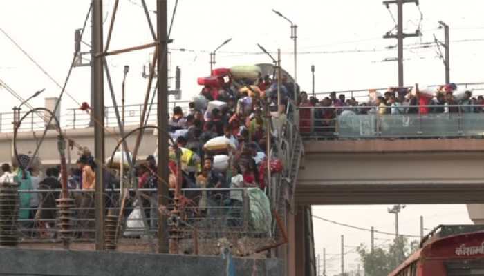 Diwali 2022: MASSIVE crowd witnessed at Anand Vihar bus stand and metro stations due to festivities