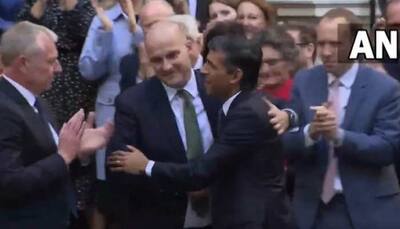 On camera, the moment Rishi Sunak arrived at 10 Downing Street as UK PM-designate