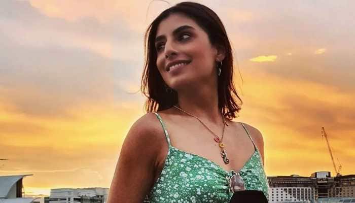 Nashpreet Singh is an Indian-born Australian model and anchor. Nashpreet was one of the anchors seen at the Sydney Cricket Ground during T20 World Cup 2022 Super 12 match between India and Netherlands on Thursday (October 27). (Source: Twitter)