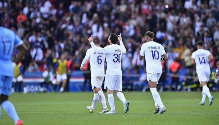'8th Ballon d'Or loading', Fans can't keep calm as Lionel Messi scores a SCREAMER in PSG vs Troyes clash - WATCH