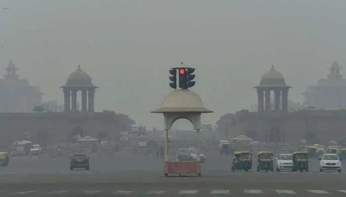 Delhi air Quality reaches 'Alarming Level', residents facing respiratory issues, eye irritation