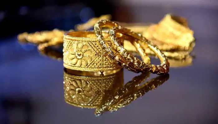 A must-read tale of honesty: Mumbai woman finds her gold bracelet on road 5 hours after she drops it!