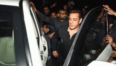 Salman Khan gets mobbed at Mahesh Manjrekar's 'Vedat Marathe Veer Daudle Saat' launch