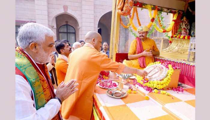 Yogi Adityanath WORSHIPS 'Shri Ram Charan Paduka'- READ everything about the 'Yatra' HERE