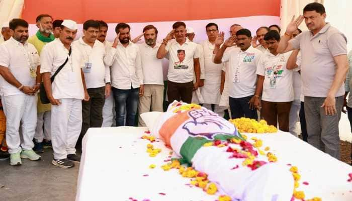 Congress leader carrying tricolor in &#039;Bharat Jodo Yatra&#039; DIES of heart attack; Rahul Gandhi expresses GRIEF- PICS