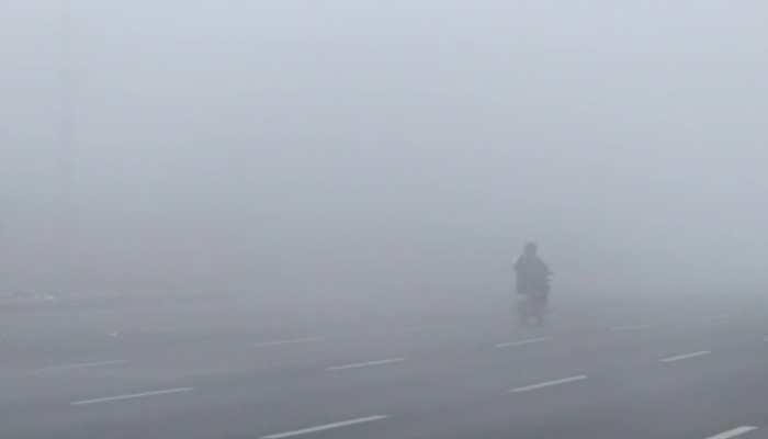 Thick smog engulfs Delhi skies as Air Quality remains in 'Very Poor' category, low visibility at airport