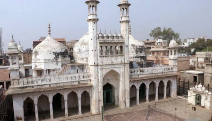 Gyanvapi mosque case: SC extends protection of 'Shivling'