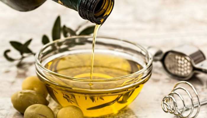 Olive oil or coconut oil - Which is better cooking oil good for heart? Know which one you should pick