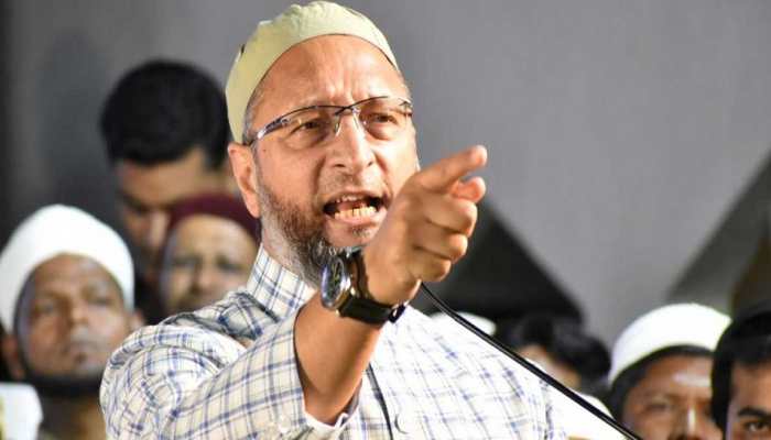 Gujarat Election 2022: Shocker for Asaduddin Owaisi; Muslim youths show black flags, Chant &#039;Modi-Modi&#039; in front of AIMIM chief- WATCH