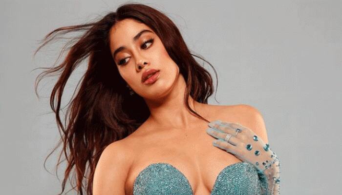 Janhvi Kapoor burns dance floor with killer moves on &#039;Sami Sami&#039; at Filmfare awards, watch videos