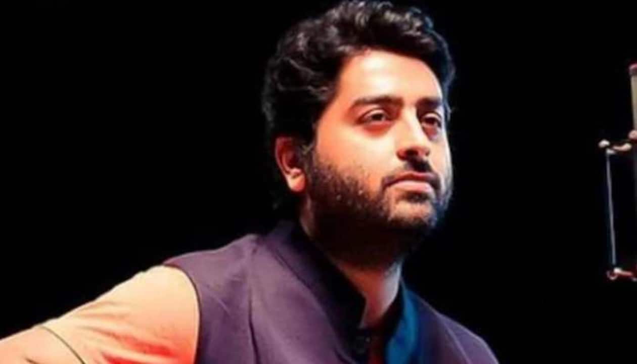 Godi Mein Bithake Gaana Sunayega?' Fans fume as Arijit Singh's concert  charges Rs 16 lakh for single ticket | Personal Finance News | Zee News