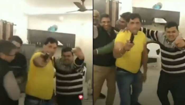 AAP MCD Polls candidate&#039;s SHOCKING act: Flaunts gun in public, video goes viral