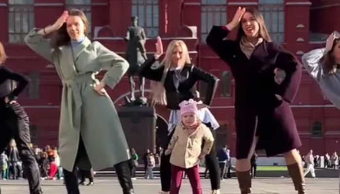 Allu Arjun and Rashmika Mandanna's Russian fan girls dance to Saami Saami song from Pushpa: The Rise, video goes viral - Watch
