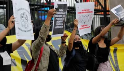 Indonesia bans sex outside marriage, prohibits unmarried couples living together amid protests