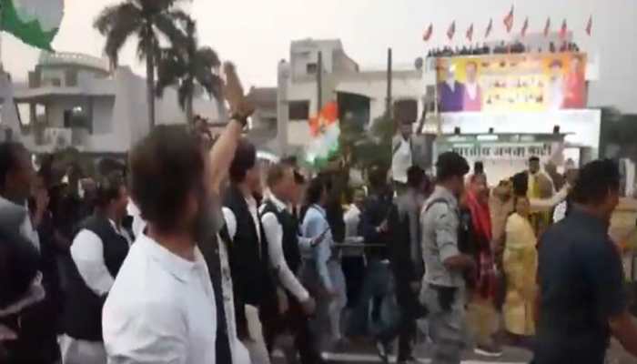 People Shout Modi Modi Rahul Gandhi Responses With Flying Kiss During Bharat Jodo Yatra 0362