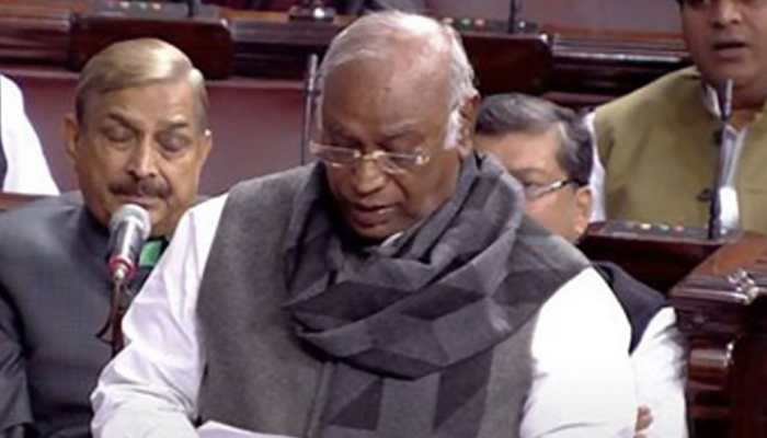 'Mera Waqt Bhi Badelaga, Teri Rai Bhi’: Congress chief Mallikarjun Kharge uses Urdu couplet to welcome Rajya Sabha chairman Jagdeep Dhankhar 