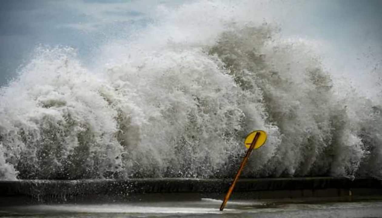 Cyclone Mandous IMD Alert: 'DARE NOT try this during LANDFALL', Chennai  Municipal Corporation issues BIG warning | India News | Zee News