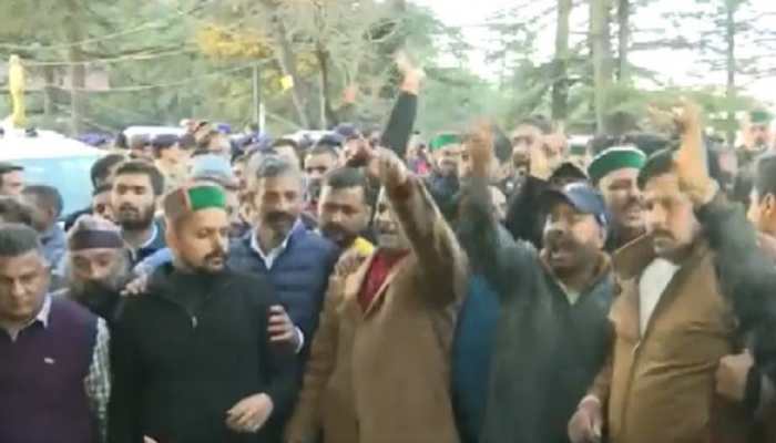 &#039;High command hosh me aao&#039;: Pratibha Singh&#039;s supporters raise slogans as Congress picks Sukhwinder Singh Sukhu for Himachal CM post