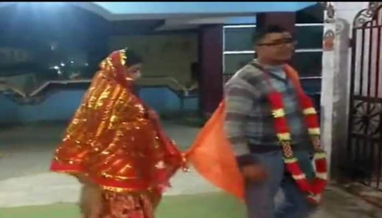 Ticar Xnxx - Viral Video: 42-year-old teacher ties knot with his 20-year-old student in  Bihar, netizens can't keep calm- WATCH | India News | Zee News