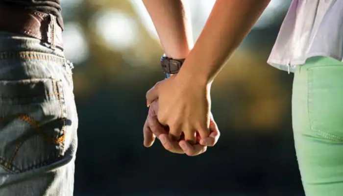 Cops extort Rs 1,000 fine from Bengaluru couple for 'walking on road after 11 pm' - Read what happened