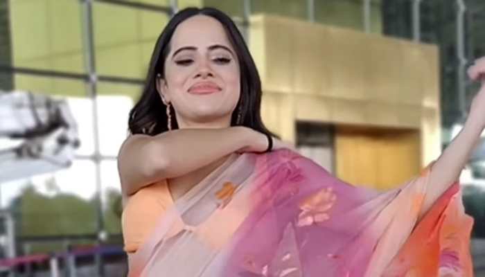 Urfi Javed faces oops moment in a saree, her pallu falls off while getting papped, watch viral video!