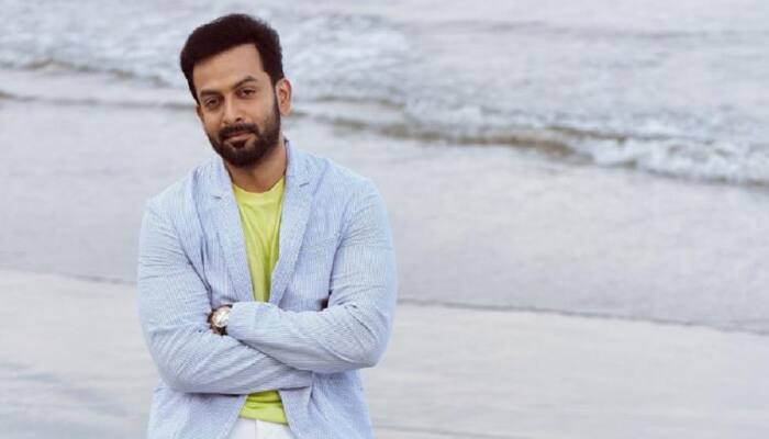 Prithviraj Sukumaran receives a warm welcome from the 'Bade Miyan Chote Miyan' family