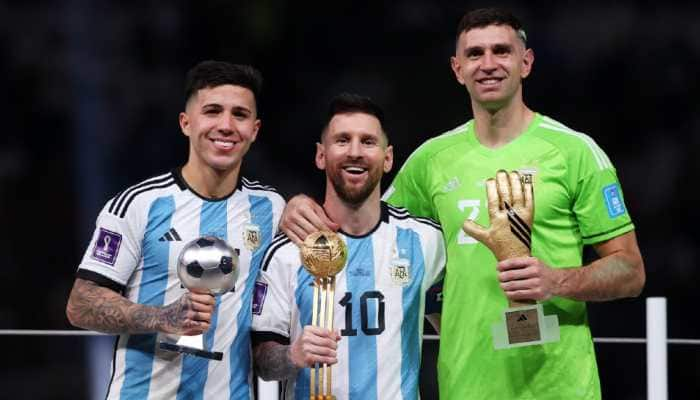 Argentina's Lionel Messi, Emiliano Martinez (left) and Enzo Fernandes after the FIFA World Cup 2022 final. (Source: Twitter)