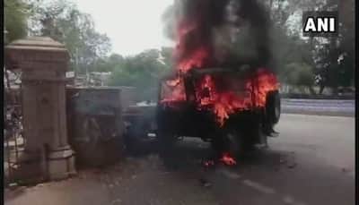 Allahabad University: MAJOR VIOLELCE between students, security staff, vehicles set on fire
