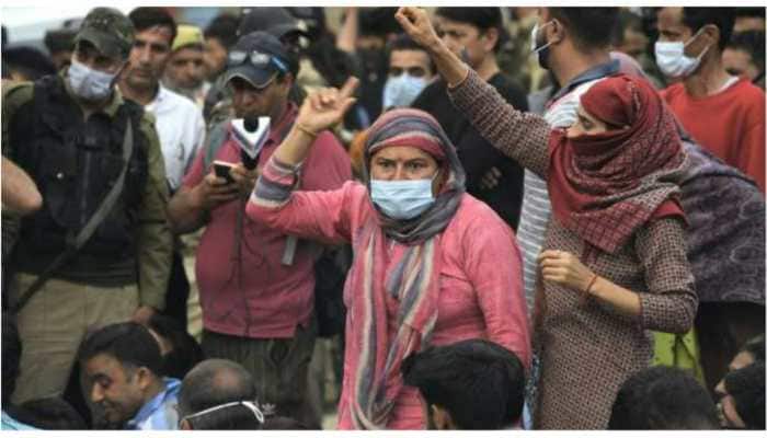 Kashmiri Pandit migrant employees protest L-G&#039;s &#039;No Work, No Pay&#039; remarks