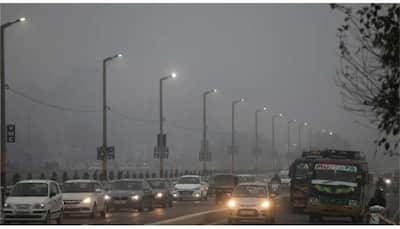 Dense fog engulfs north India, rain expected in THESE southern states - Check here