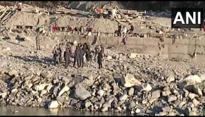 Nepalese pelt stones on Indian workers working on Kali river wall in Uttarakhand 