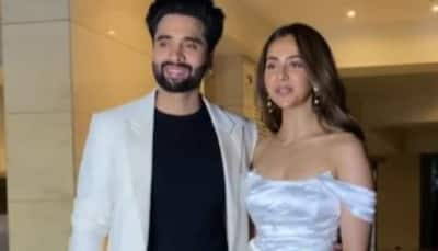 Jackky Bhagnani celebrates birthday with girlfriend Rakul Preet Singh, Sid-Kiara, Varun-Natasha and others attend- Watch 