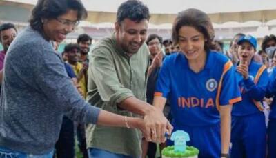 Anushka Sharma wraps ‘Chakda Xpress’ with a cake-cutting ceremony with Jhulan Goswami- PICS 