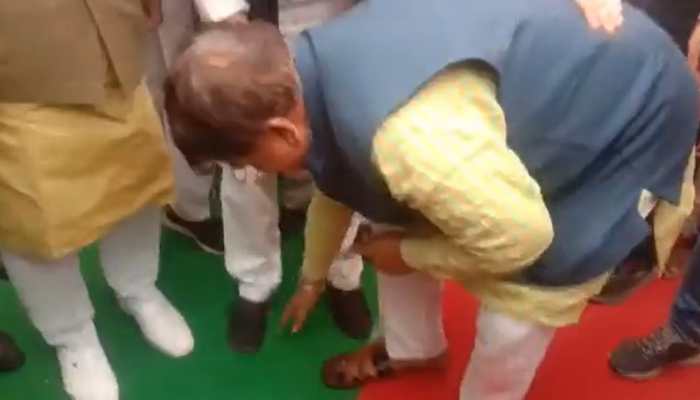 WATCH: MP minister walking barefoot over road construction demand wears slippers again, courtesy Jyotiraditya Scindia