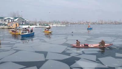 Coldwave grips Kashmir, Dal Lake freezes at -4.8 degrees Celsius