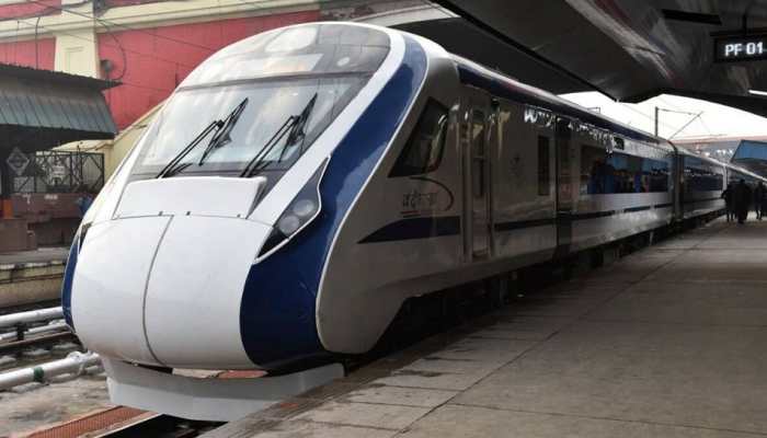 &#039;It&#039;s like a plane&#039; School girl reacts after boarding Howrah-New Jalpaiguri Vande Bharat Express