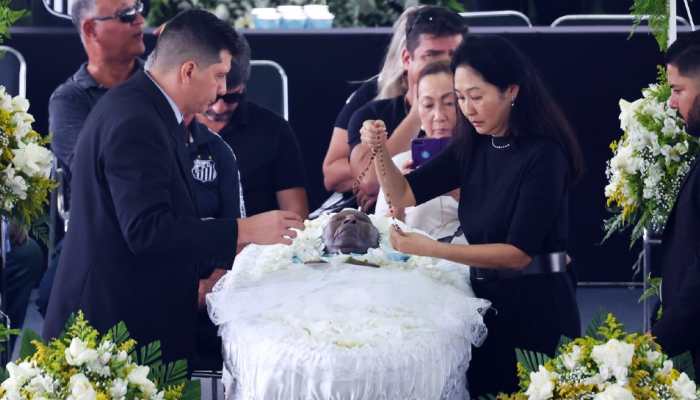 Pele Funeral: Brazilians mourn football legend at the stadium where he got his start, WATCH