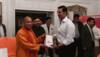 Akshay Kumar meets Uttar Pradesh CM Yogi Adityanath in Mumbai, see pics