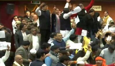 Delhi MCD Mayor Election: AAP, BJP councillors clash ahead of swearing-in; house adjourned without electing mayor - WATCH