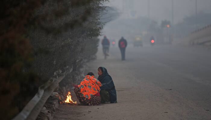 At bone-chilling 2.2 degrees Celsius, Delhi colder than Himachal, U&#039;khand; &#039;orange&#039; alert issued for today