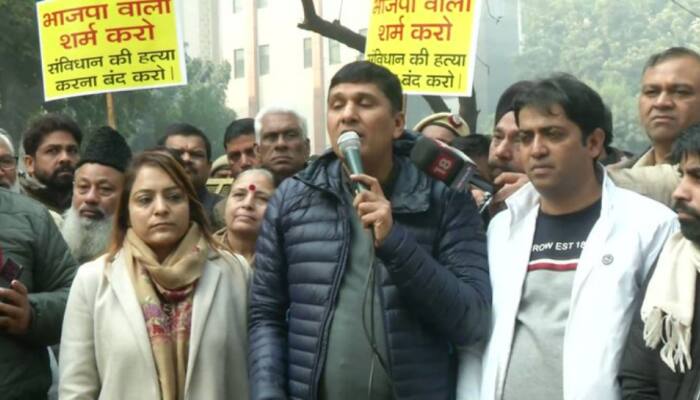 &#039;We are not Congress, we will not let BJP capture MCD&#039;, says AAP over aldermen nomination by Delhi LG