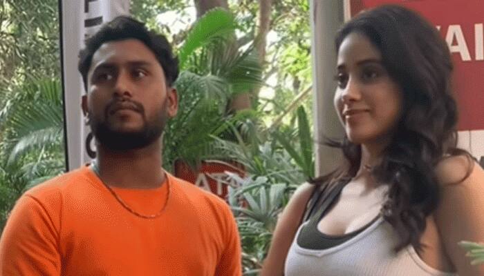 Janhvi Kapoor gets uncomfortable as fan clicks pics with her, leans on plant pot, watch video