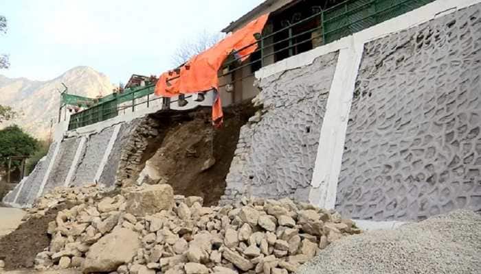 Joshimath sinking: 'Prepared to sit out in the freezing cold', owner of damaged hotel and kin sit in protest