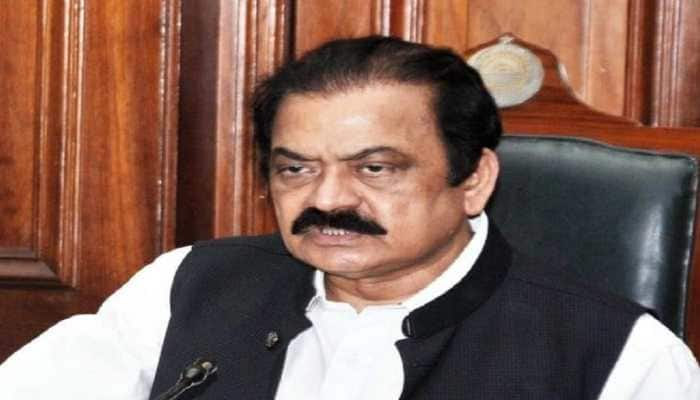 Pakistan crisis: &#039;Shoe Attack&#039; on Home Minister Rana Sanaullah outside Punjab assembly - WATCH