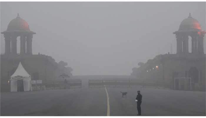 Delhi wakes up to another cold morning, AQI remains in &#039;severe&#039; category