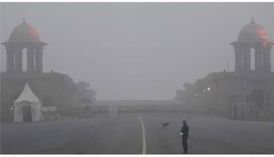 Delhi wakes up to another cold morning, AQI remains in 'severe' category