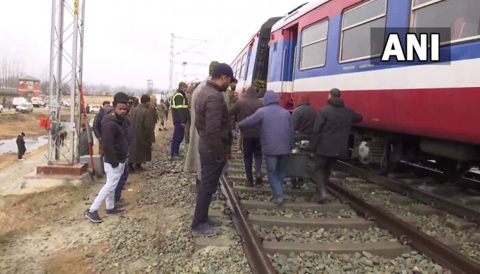 Train skids off track, derails in Jammu &amp; Kashmir&#039;s  Budgam district, all passengers rescued safely