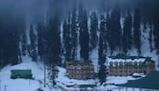 Snowfall in Gulmarg for two consecutive days, tourists arrive in large numbers